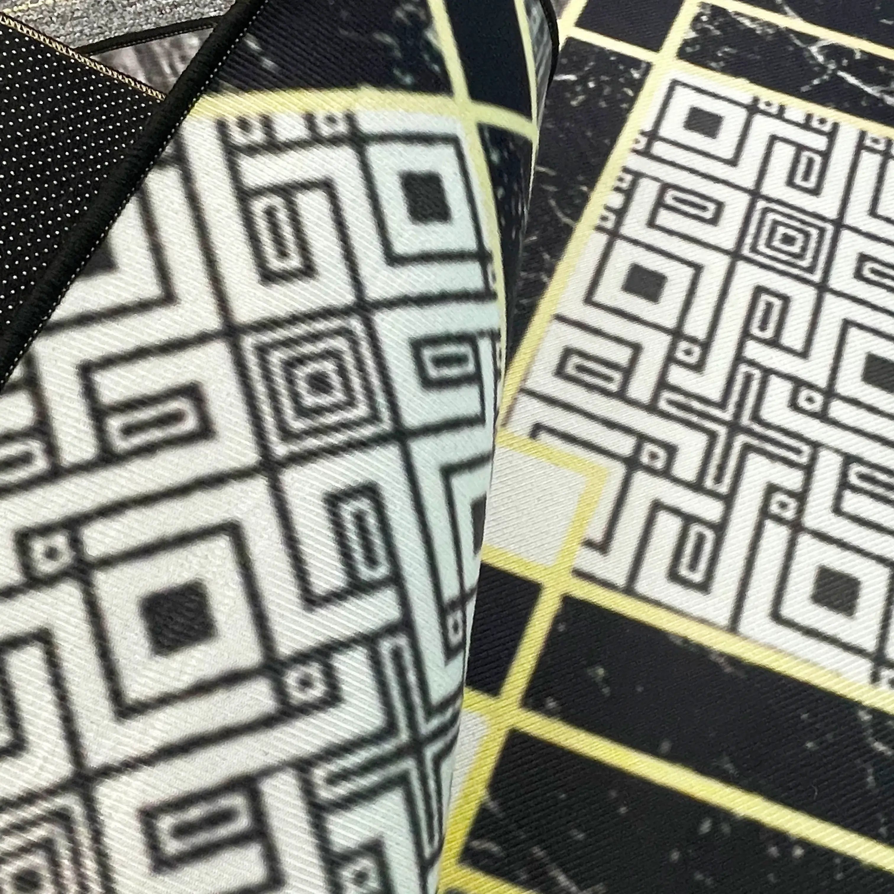 Black simple running carpet non-slip and dirt-resistant machine washable indoor home runner carpet