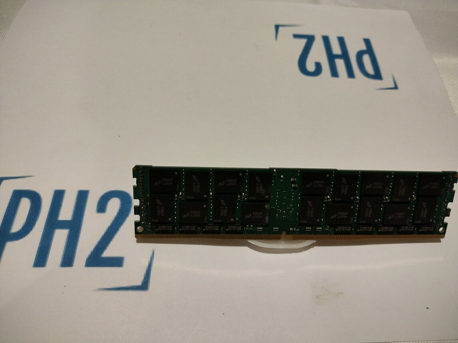 Micron MTA36ASF2G72LZ-2G1A1IG 16GB 2RX4 PC4-2133P DDR4 17000 Server Memory RAM