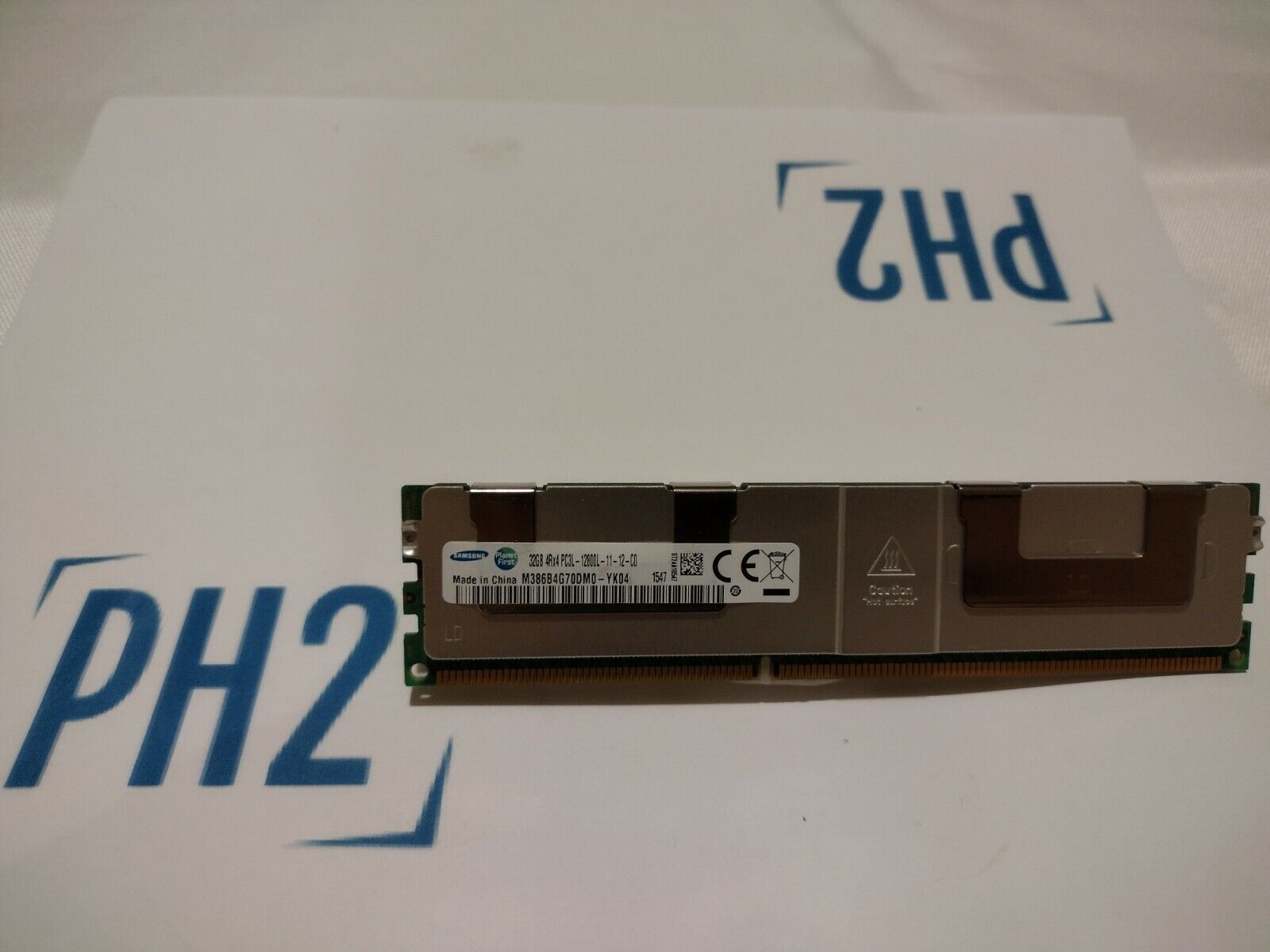 SAMSUNG M386B4G70DM0-YK04 32GB 4RX4 PC3L-12801L DDR3 1600MHz Server RAM